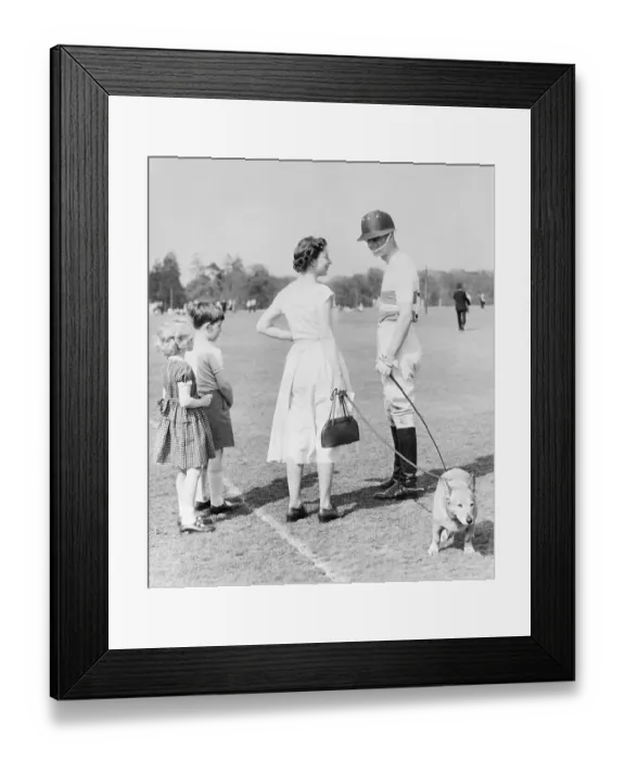 Framed Print : Queen Elizabeth Speaking With Her Husband Framed Print : Queen Elizabeth Speaking With Her Husband