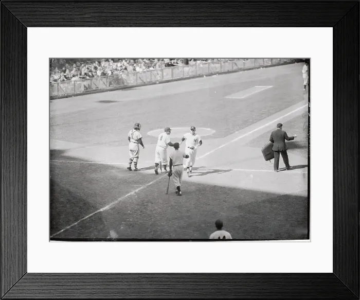 Framed Print : Yankee Mickey Mantle Hitting Home Run