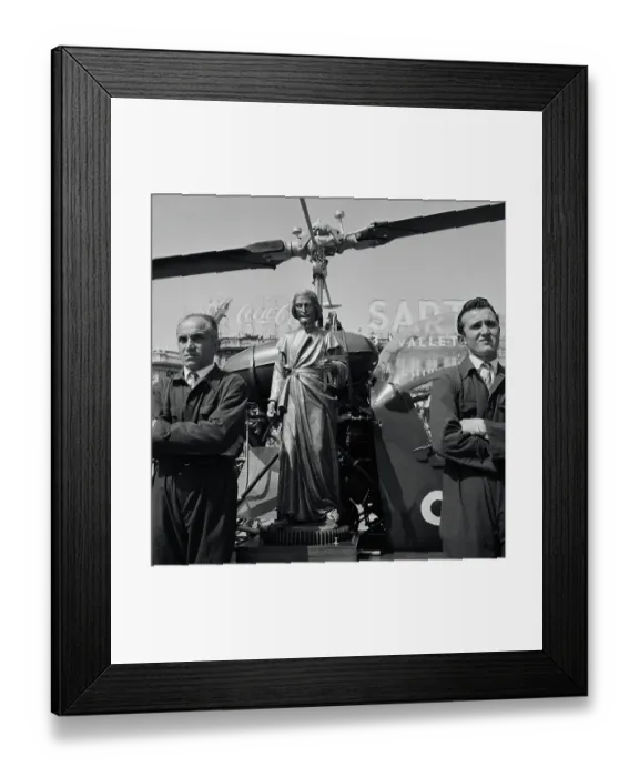 Framed Print : View of Statue of Christ in Vatican Framed Print : View of Statue of Christ in Vatican
