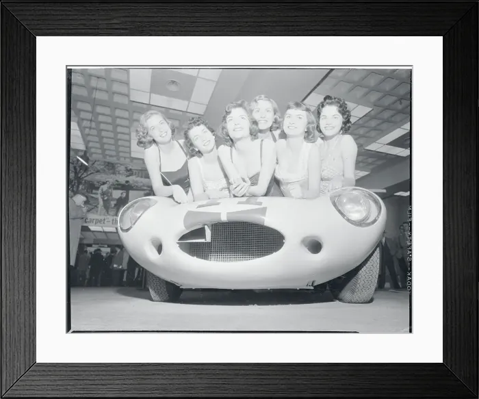 Framed Print : Portrait of Beauty Pageant Contestants Framed Print : Portrait of Beauty Pageant Contestants