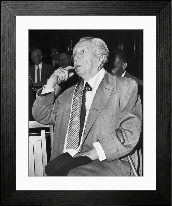 Framed Print : Portrait of Frank Lloyd Wright Framed Print : Portrait of Frank Lloyd Wright