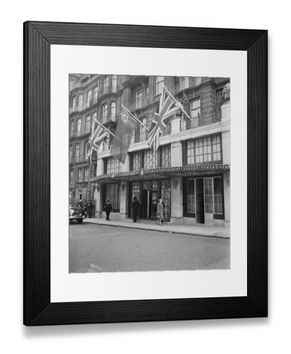 Framed Print : Displaying of the Russian Flag in London