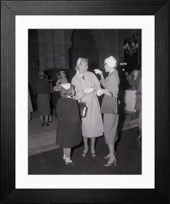 Framed Print : Grace Kelly Talking With Her Sister Framed Print : Grace Kelly Talking With Her Sister