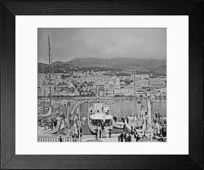 Framed Print : Grace Kelly and Prince Rainier Disembarking From a Yacht Framed Print : Grace Kelly and Prince Rainier Disembarking From a Yacht