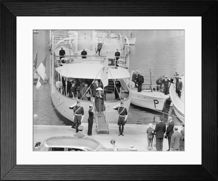 Framed Print : Grace Kelly and Prince Rainier Disembarking From Yacht Framed Print : Grace Kelly and Prince Rainier Disembarking From Yacht