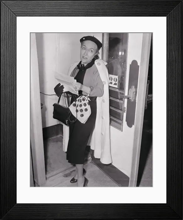 Framed Print : Portrait of Gloria Swanson
