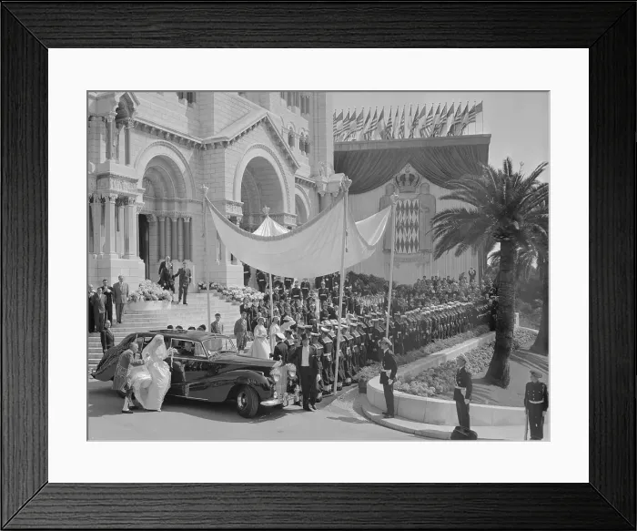 Framed Print : Grace Kelly Arriving for Her Wedding Framed Print : Grace Kelly Arriving for Her Wedding