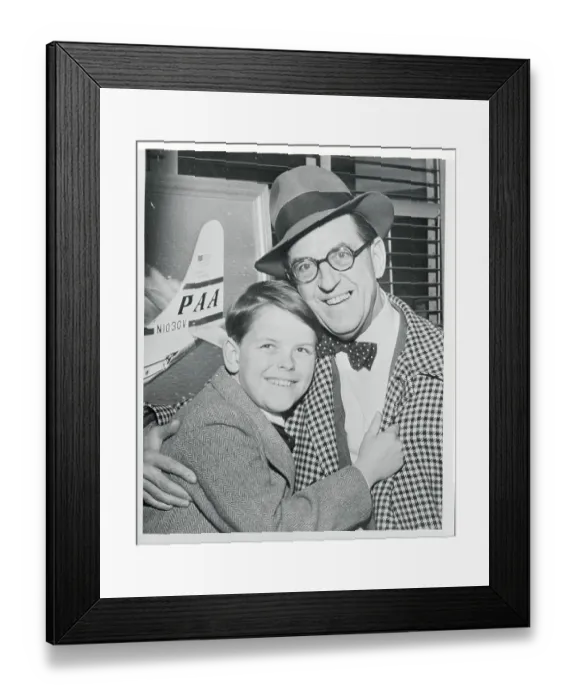 Framed Print : Actor Stanley Holloway Embracing His Young Son