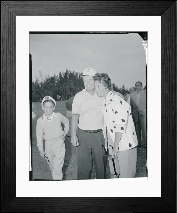 Framed Print : Billy Maxwell Hugging His Wife Framed Print : Billy Maxwell Hugging His Wife
