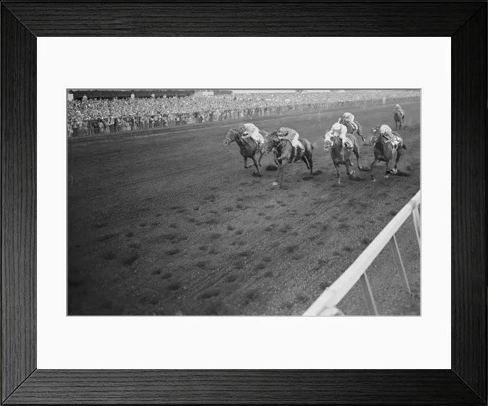 Framed Print : View of Horse Race in Action Framed Print : View of Horse Race in Action
