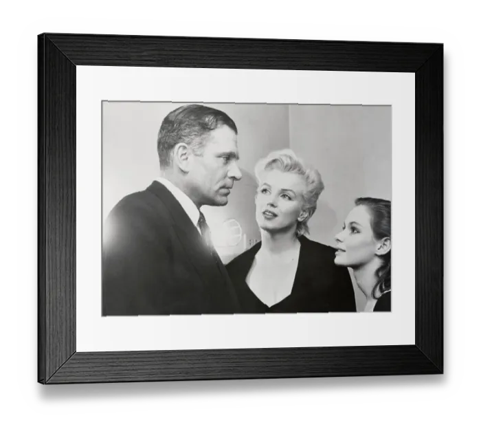 Framed Print : Marilyn Monroe, Laurence Olivier and Susan Strasberg Framed Print : Marilyn Monroe, Laurence Olivier and Susan Strasberg