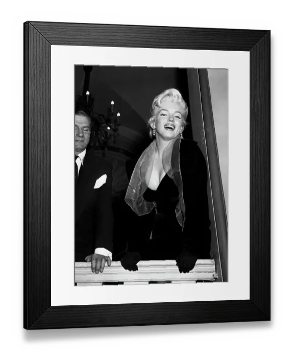 Framed Print : Marilyn Monroe and Laurence Olivier Framed Print : Marilyn Monroe and Laurence Olivier