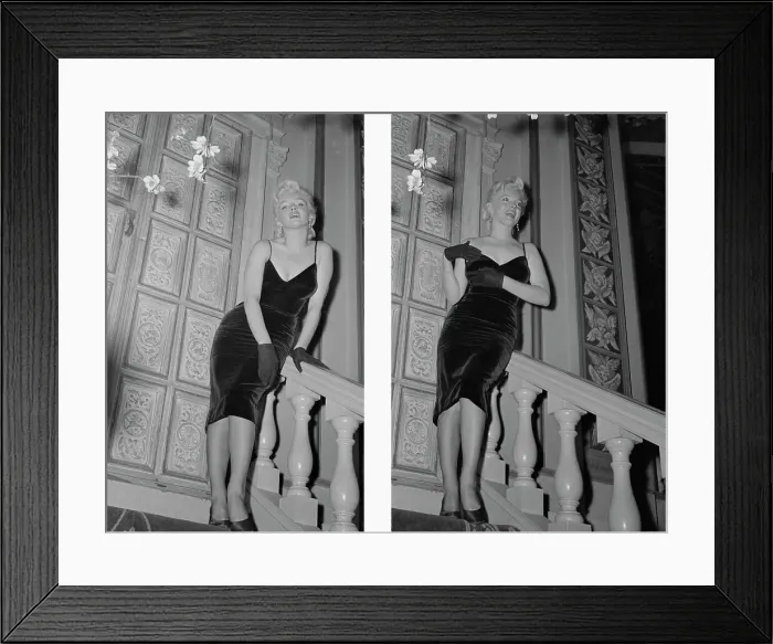 Framed Print : Marilyn Monroe Posing For Photographers Framed Print : Marilyn Monroe Posing For Photographers