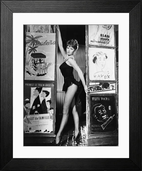 Framed Print : Brigitte Bardot Stnading In Front / Poster Framed Print : Brigitte Bardot Stnading In Front / Poster