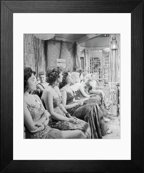 Framed Print : Jane Russell Waiting with Other Actresses Framed Print : Jane Russell Waiting with Other Actresses