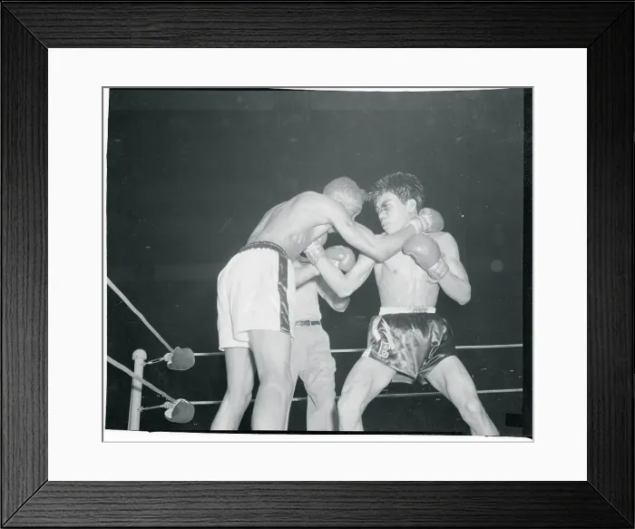 Framed Print : Flash Elorde Boxing Against Sandy Saddler Framed Print : Flash Elorde Boxing Against Sandy Saddler