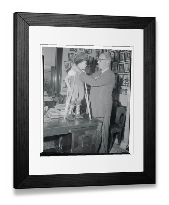 Framed Print : Estes Kefauver Placing a Coonskin Cap on Tommy Woodward Framed Print : Estes Kefauver Placing a Coonskin Cap on Tommy Woodward