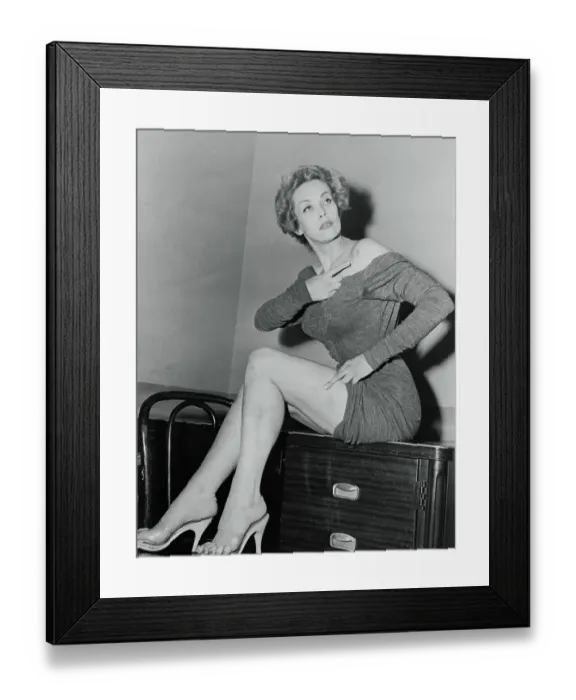 Framed Print : Maila Nurmi Showing Her Bruises Framed Print : Maila Nurmi Showing Her Bruises
