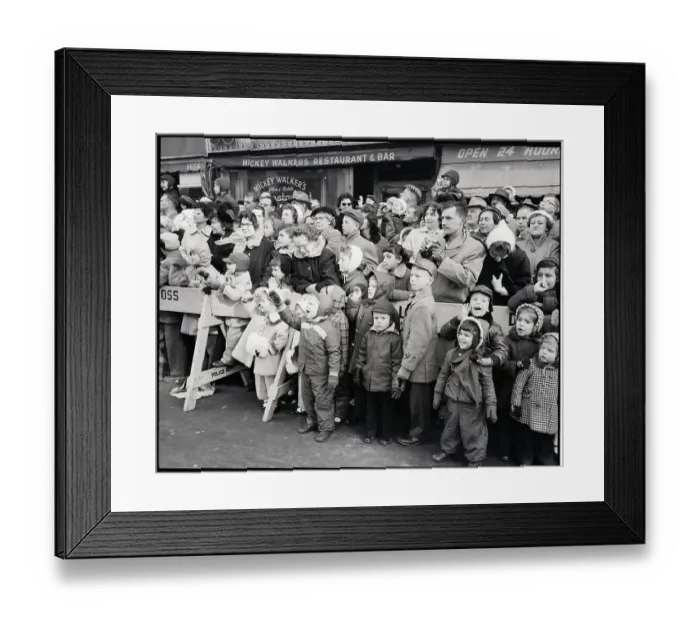Framed Print : Crowd Watching the Macy's Thanksgiving Parade Framed Print : Crowd Watching the Macy's Thanksgiving Parade