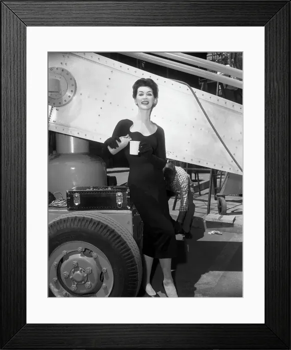 Framed Print : Fashion Model Dovima Framed Print : Fashion Model Dovima