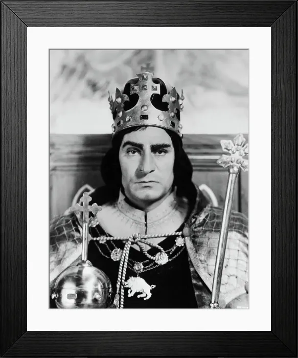 Framed Print : Laurence Olivier as Richard III Framed Print : Laurence Olivier as Richard III