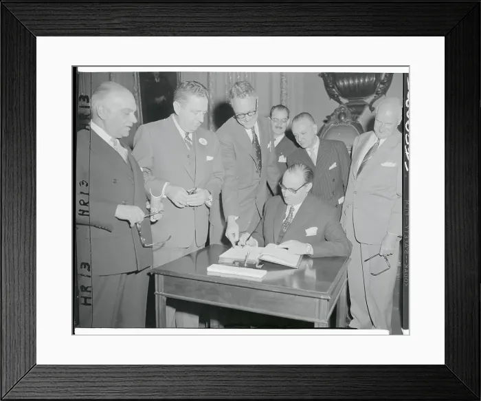 Framed Print : Don Louis Berres Signing the Stock Exchange Guest Book Framed Print : Don Louis Berres Signing the Stock Exchange Guest Book