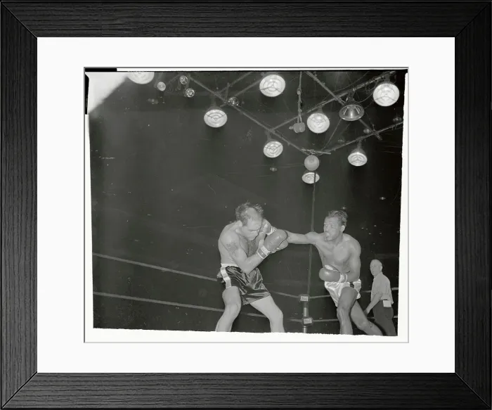 Framed Print : Sugar Ray Robinson and Carl Olson Boxing in the Ring Framed Print : Sugar Ray Robinson and Carl Olson Boxing in the Ring