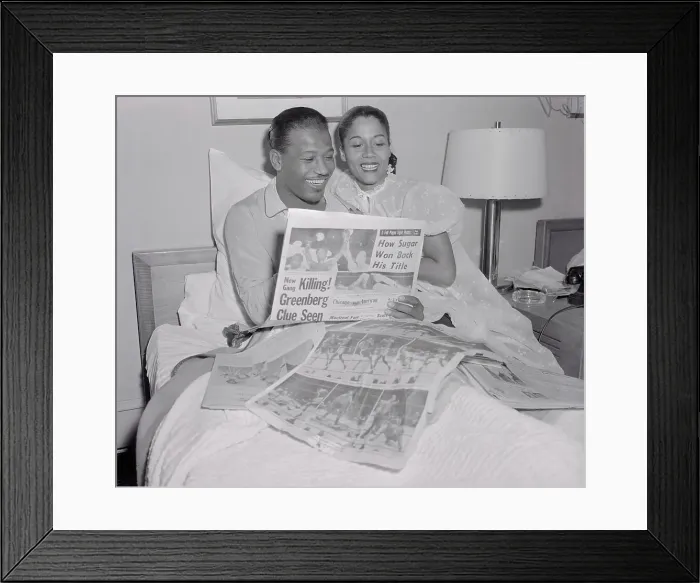 Framed Print : Sugar Ray Robinson and His Wife Reading the Newspaper Framed Print : Sugar Ray Robinson and His Wife Reading the Newspaper