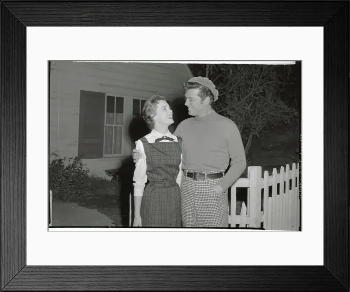 Framed Print : Portrait of Gordon MacRae with Lili Gentle Framed Print : Portrait of Gordon MacRae with Lili Gentle
