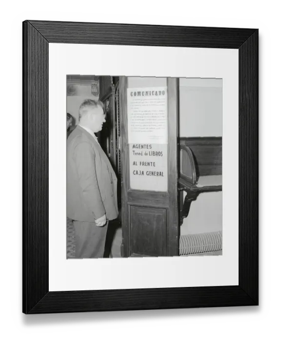 Framed Print : William Horsey Reading Poster About La Prensa Shutdown Framed Print : William Horsey Reading Poster About La Prensa Shutdown
