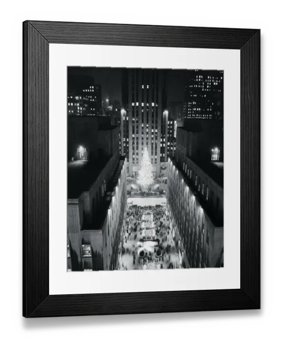 Framed Print : Christmas Tree Lighting up Rockefeller Plaza