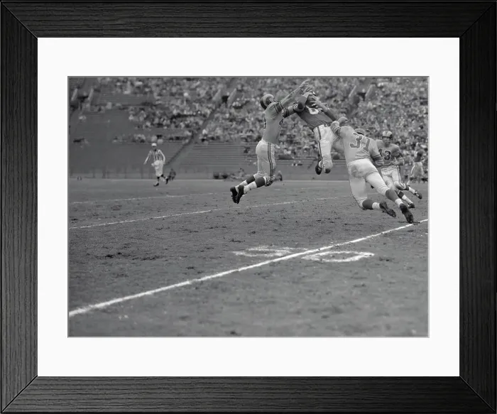 Framed Print : Ray Berry Catching a Pass Framed Print : Ray Berry Catching a Pass