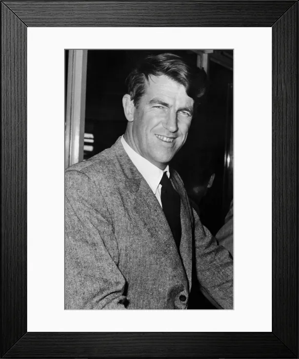 Framed Print : Edmund Hillary Wearing Suit and Tie and Smiling for Camera Framed Print : Edmund Hillary Wearing Suit and Tie and Smiling for Camera