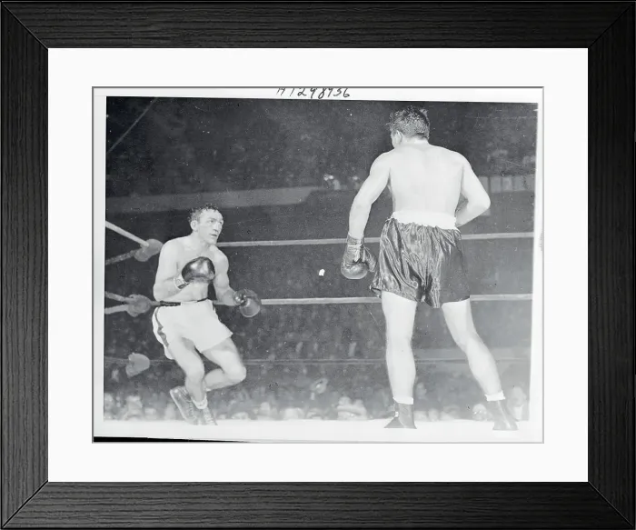 Framed Print : Carmen Basilio Boxing Against Tony Demarco Framed Print : Carmen Basilio Boxing Against Tony Demarco