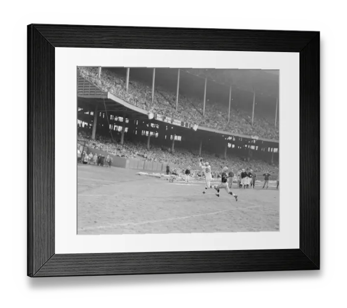 Framed Print : Dante Lavelli Running with Football Framed Print : Dante Lavelli Running with Football