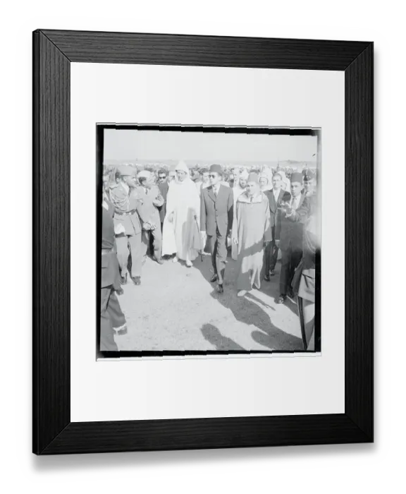 Framed Print : Sultan Ben Youssef with His Sons and Council Members Framed Print : Sultan Ben Youssef with His Sons and Council Members