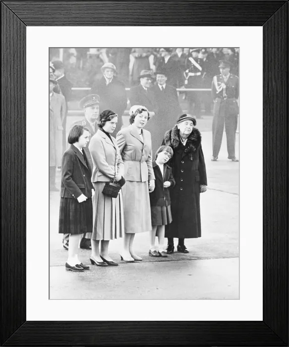Framed Print : Queen Wilhelmina with Her Grandchildren Framed Print : Queen Wilhelmina with Her Grandchildren
