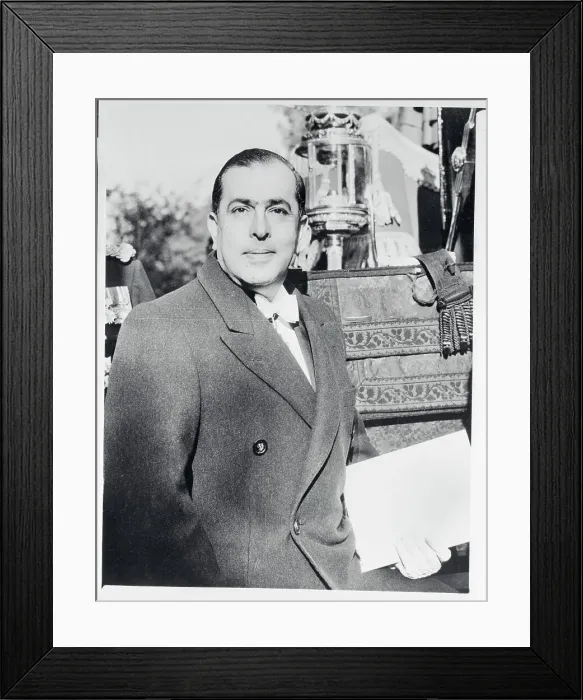 Framed Print : Portrait of the Lebanese Ambassador to United Kingdom Framed Print : Portrait of the Lebanese Ambassador to United Kingdom