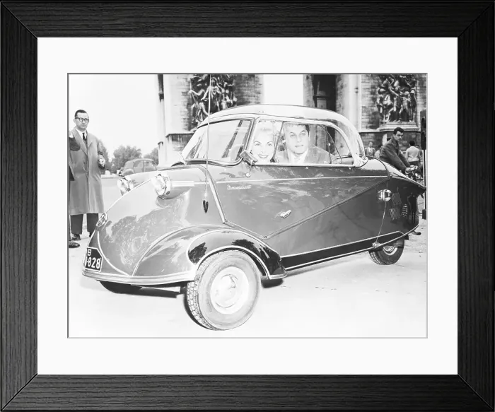 Framed Print : Janet Leigh And Tony Curtis In Minicar Framed Print : Janet Leigh And Tony Curtis In Minicar