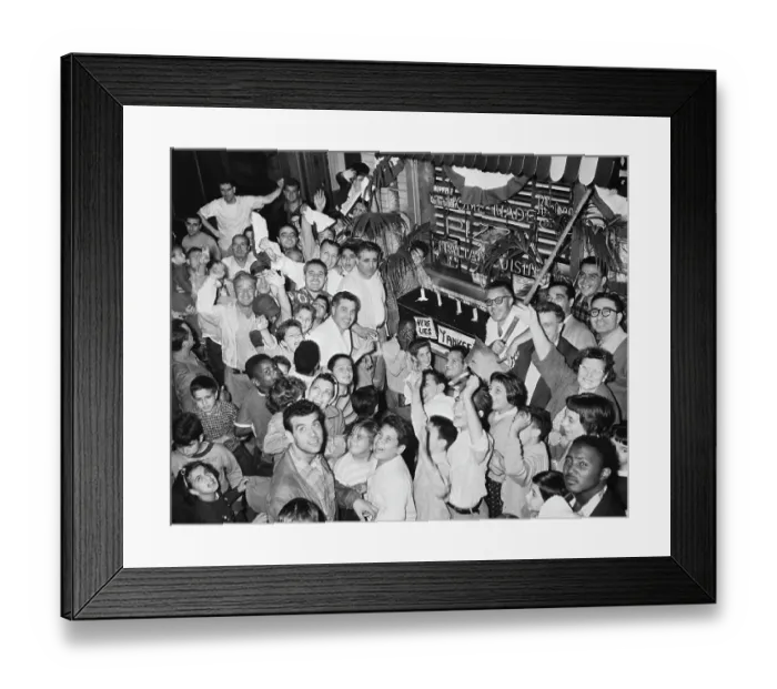 Framed Print : Dodger Fans Celebrate Series Victory Framed Print : Dodger Fans Celebrate Series Victory
