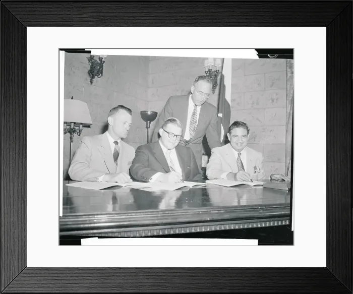 Framed Print : Pakistanians and American Oil Producers in Meeting Framed Print : Pakistanians and American Oil Producers in Meeting