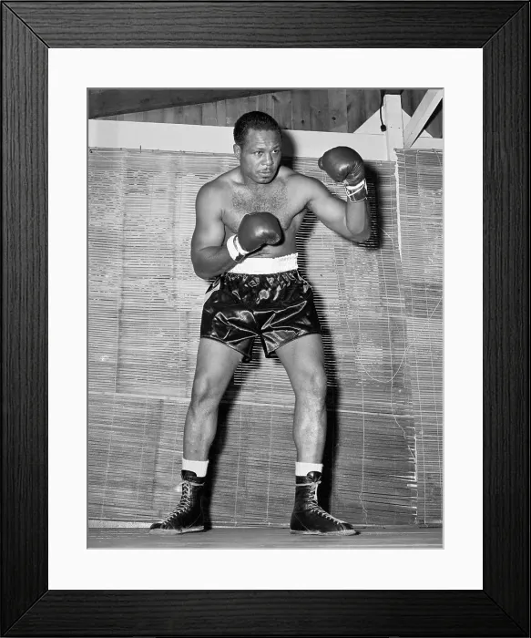 Framed Print : Archie Moore Pose In Fighting Position Framed Print : Archie Moore Pose In Fighting Position