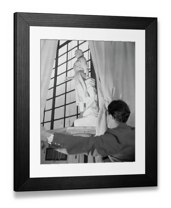 Framed Print : Evi Peron Monument