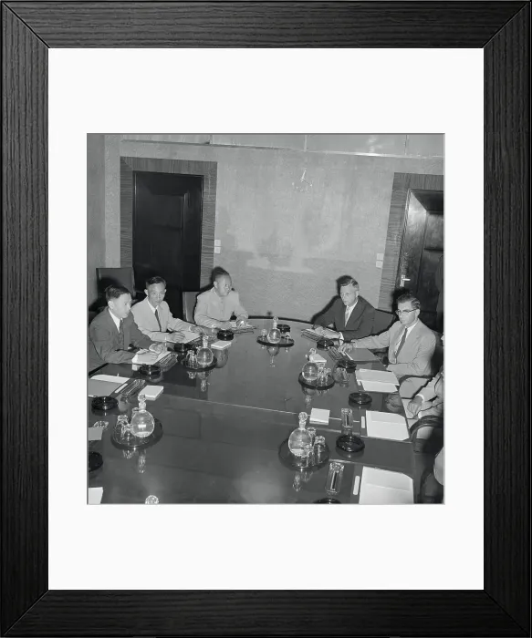 Framed Print : American and Chinese Leaders in Conference Framed Print : American and Chinese Leaders in Conference