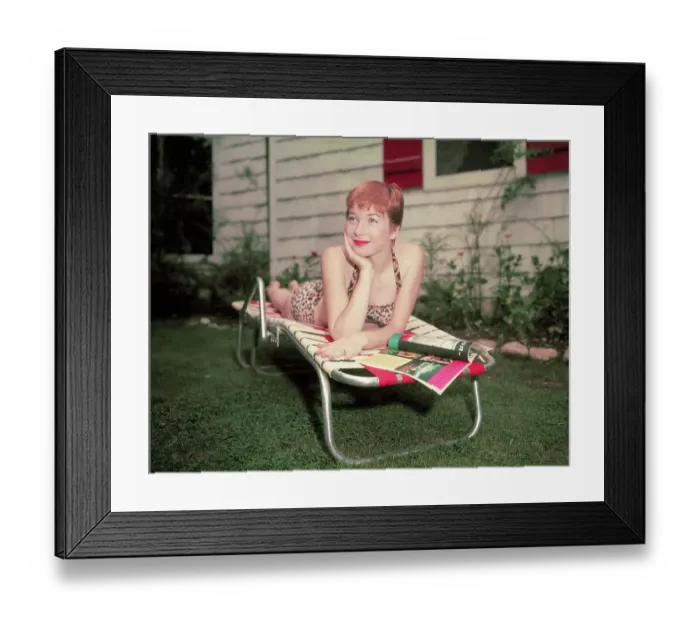 Framed Print : Shirley MacLaine Framed Print : Shirley MacLaine