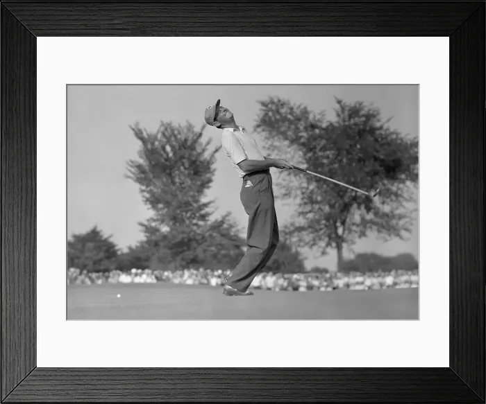 Framed Print : Golfer Cary Middlecoff Missing Putt Framed Print : Golfer Cary Middlecoff Missing Putt