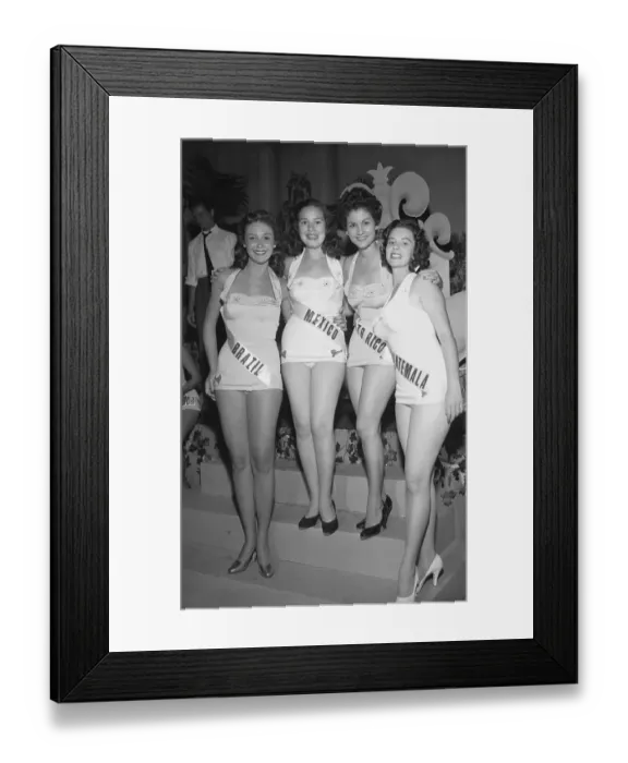 Framed Print : Miss Universe Contestants
