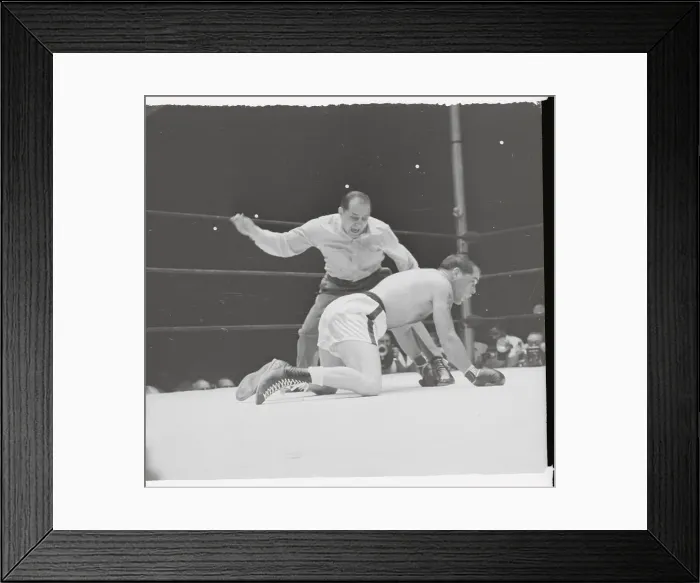 Framed Print : Archie Moore and Bobo Olson in Boxing Action Framed Print : Archie Moore and Bobo Olson in Boxing Action