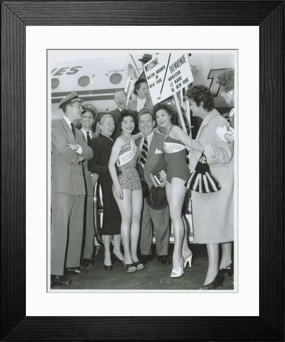Framed Print : New York Mayor Robert Wagner with French Beauty Queens Framed Print : New York Mayor Robert Wagner with French Beauty Queens
