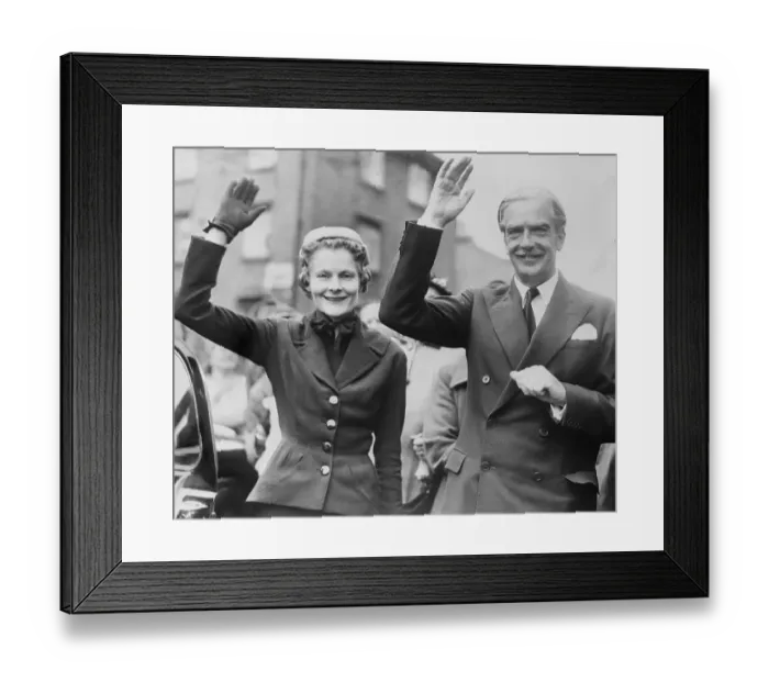 Framed Print : Sir Anthony and Lady Eden Waving